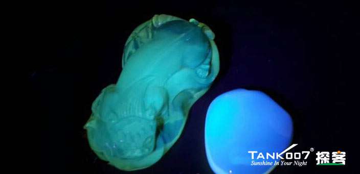 網上用紫光手電鑒定琥珀的帖子這么多,哪個是真假?