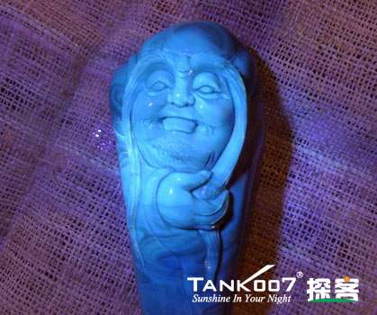 網上用紫光手電鑒定琥珀的帖子這么多,哪個是真假?